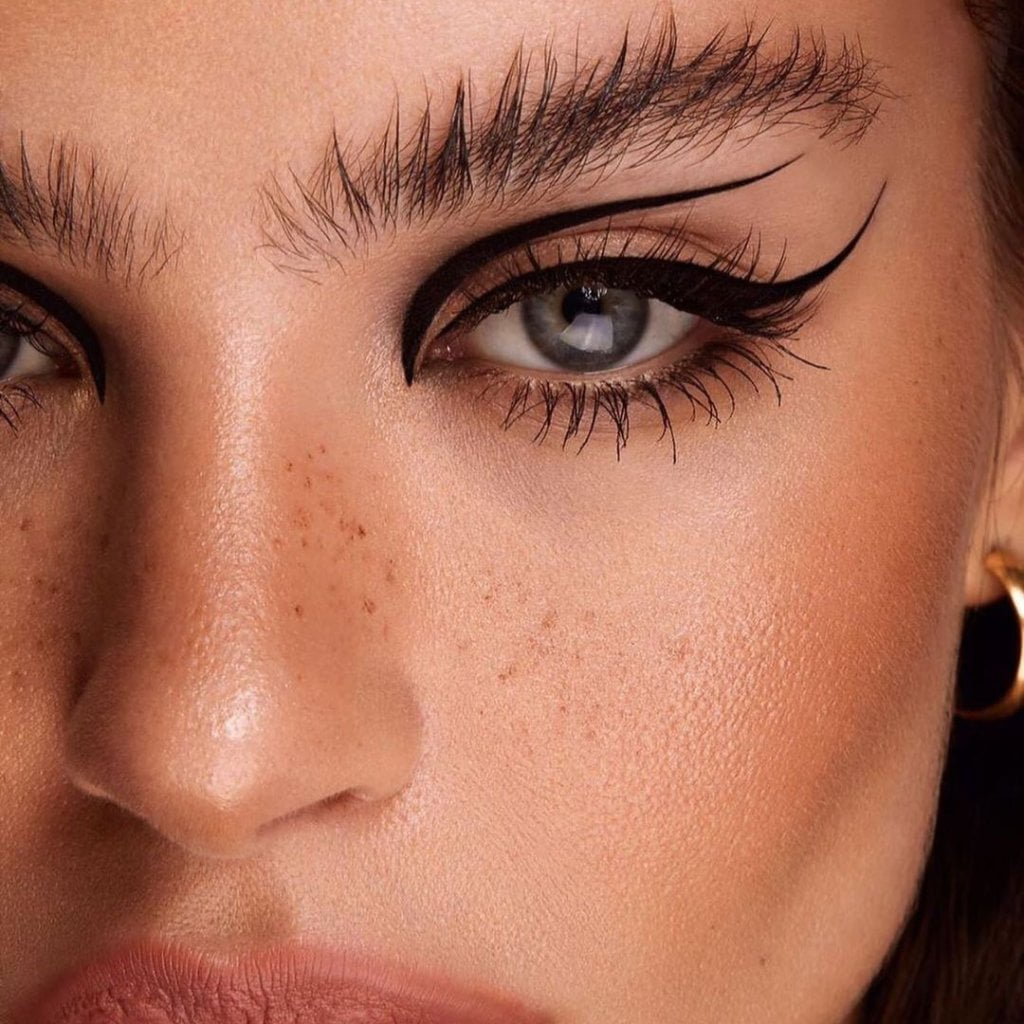 چه غذاهایی باعث کک و مک میشود؟