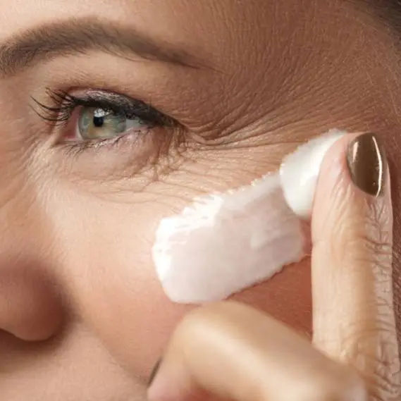 آیا کرم ترمیم کننده باعث جوش میشود