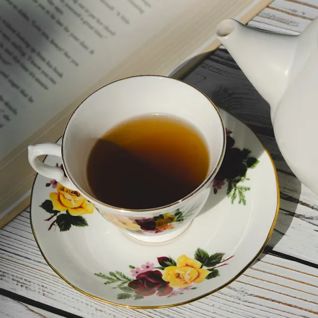 دمنوش گیاهی برای لک صورت