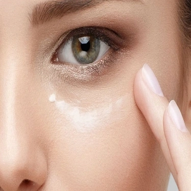 کرم دور چشم: بهترین انتخاب‌ها برای جوانسازی پوست اطراف چشم