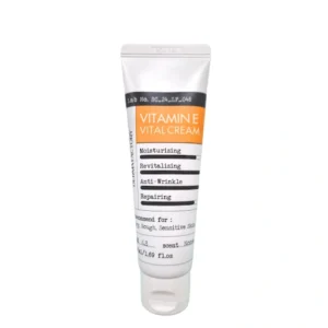 کرم مرطوب کننده و آبرسان قوی ویتامین E درما فکتوری Derma Factory Vitamin E Vital Cream 50gr