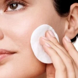 ۵ روش ساده برای آرام کردن پوست حساس با تونر مناسب