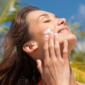 راهنمای علمی انتخاب ضد آفتاب متناسب با نوع پوست؛ SPF بالا همیشه بهتر نیست